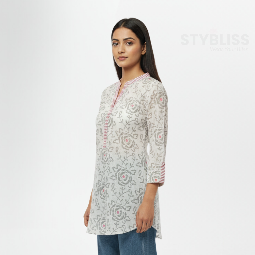 Round neck V-cut tunic top with 3/4 sleeves for casual wear